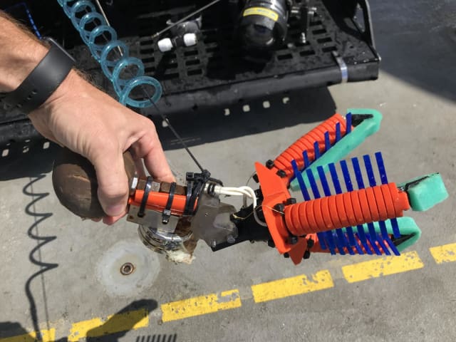 This fully 3D-printed version of the grippers includes