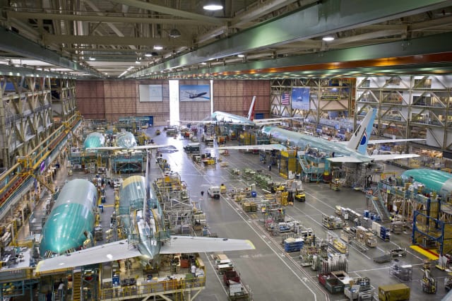 One of the main objectives behind the choice of Dassault’s 3DEXPERIENCE at Boeing was to standardize on one platform. This is a huge challenge, not least in light of the more than 2,000 different software platforms presently used in the company and the more than 40,000 involved engineers and product developers. Thus, a highly diversified landscape both in terms of people and software.