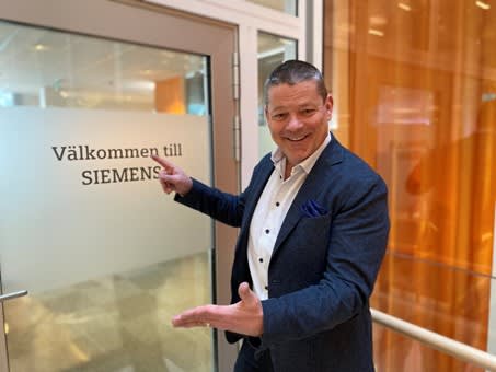 “Today's companies are facing an explosion of complexity. Of course, this can be tough, but new digital tools and technologies allow organizations to take advantage of this complexity; we can simply turn complexity into a competitive advantage,” says Siemens Digital Industries Nordic Manager, Mats Friberg, referring to the installation at Absolut Vodka.