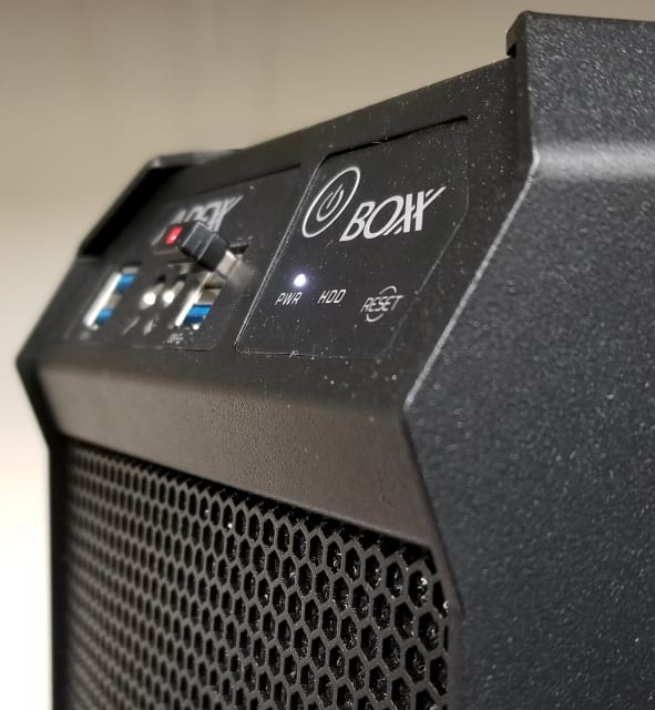 Front panel of the Boxx Apexx S3.