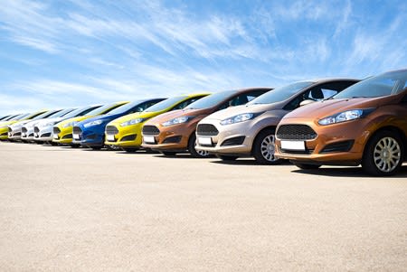 The CLM Summit discusses how B2B manufacturers swiftly respond to shifts in the market by embracing product complexity and configurability. (Image: Bigstock.)