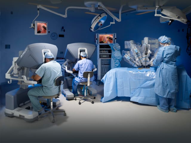 The da Vinci surgical system. (Image courtesy of Wikimedia Commons.)