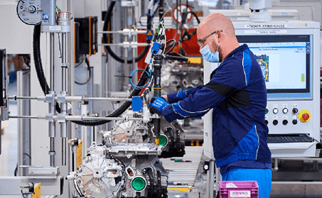 BMW Bets on DELMIA Quintiq. The background is that the demand for electric cars from end customers puts OEM manufacturers under pressure to optimize their production in this new market. It is important to ensure that front-end developers and manufacturers such as BMW can ensure that specific components are produced and delivered on time. Each missing component has a direct impact on car sales. The risk of such shortcomings can be reduced through a new approach to production planning that improves the flexibility and efficiency of the component supply chain.