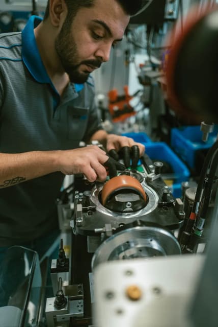 Assembly work at the ebm-pabst facility in Lauf an der Pegnitz, Germany. (Image: Christof Wolf)