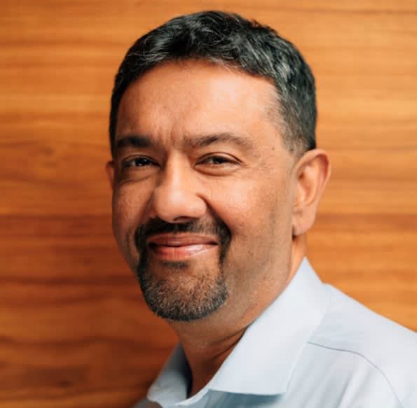 What does this guy have against humans? After 25 years of knowing Amar Hanspal, now CEO and co-founder of Bright Machines, we’re pretty sure he is one. Amar leads the charge for a lights-out factory. Ex-VP—and almost CEO—of Autodesk, Amar got his start at Autodesk under Carol Bartz as the AutoCAD product manager. (Picture courtesy of Bright Machines.)