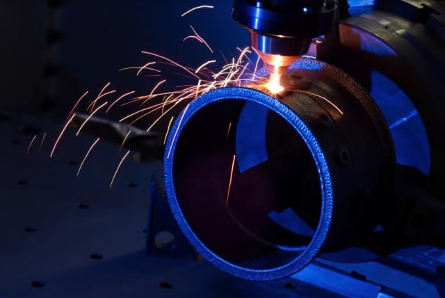 A DM3D device depositing 3D metal layers.(Image courtesy of Fabbaloo.)