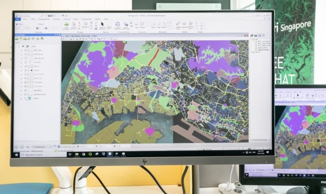 Bentley Systems’ open and federated workflows enable data sources from various agencies to be integrated while keeping the software in its native file format. Above shows data from CityGML, GeoTiff, Shape and DEM files. In addition, data from spatial databases, reality meshes, CAD data, geodatabases and point clouds can be integrated. This data is now available for local businesses to use and introduce their own design elements to run checks and analysis with existing as-built context. (Picture and caption courtesy of Singapore Land Authority.)