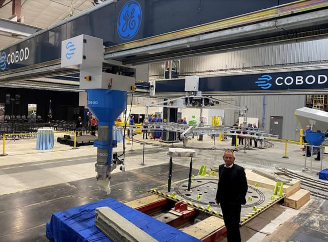 Large-scale 3D printing facility