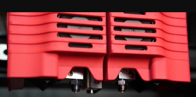 The E2CF has a double-gear extrusion system, better enabling to print with fiber-reinforced materials. (Image courtesy of Raise3D.)