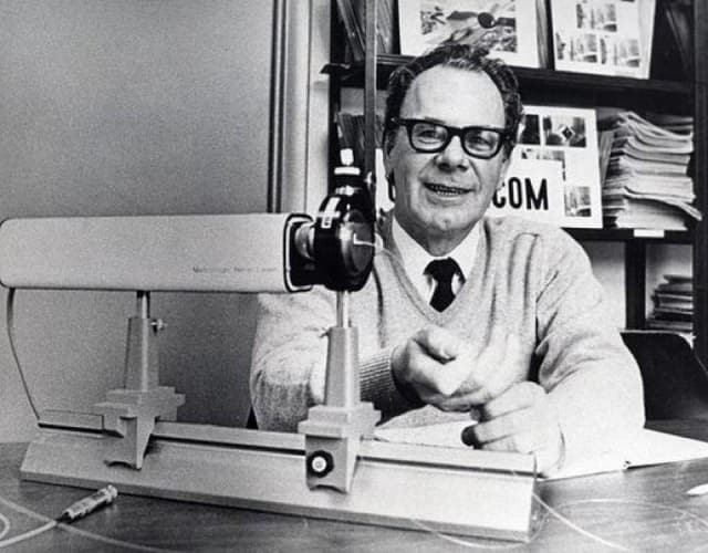 Gordon Gould coined the term “laser” and accomplished pioneering groundwork for creating the first lasers, but his lack of business knowledge in the area of patents sparked a decades long patent war over the invention. (Image courtesy of Wikimedia.)
