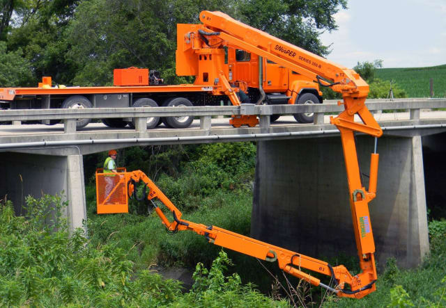 The “original” snooper truck used for bridge inspection. (Picture courtesy of Paxton-Mitchell.)