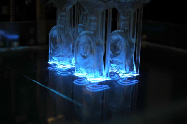 The shells for stainless steel parts being 3D printed. (Image courtesy of Collider.)