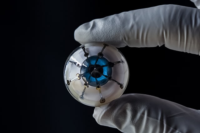 The team’s optoelectronic eye. (Image courtesy of UMN/McAlpine Group.)