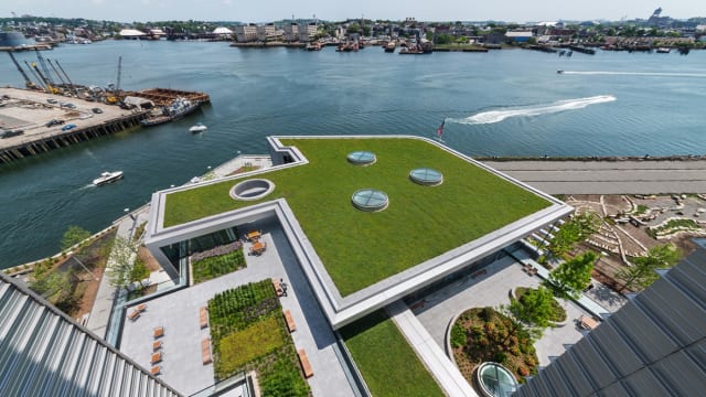 Green roofs and terraces at Spaulding Rehabilitation Center help control storm runoff while also enacting the albedo effect. (Image courtesy of Steinkamp Photography.)