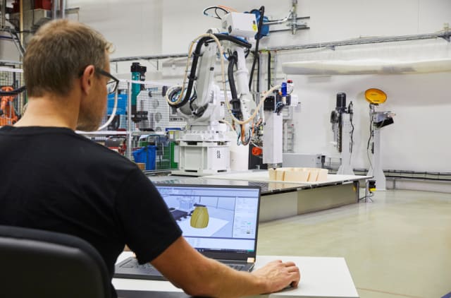 ABB’s RobotStudio with 3D printing in action. (Image courtesy of ABB.)