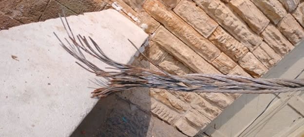 Close-up view of the damaged cable. “This seems like a rust exterior with many of the cable elements broken with what remains looking very like a stretch to beyond yield. The lower strand has actually unwound, so if you wound it back, I think it would be pretty much level with all the other broken ends. I suspect this is either at the top of the tower or one of the first long vertical hangers. It looks like about 2/3 of the wire core had already snapped before the events of the reopening took its toll,” said petroleum engineer LittleInch on Eng-Tips.com.