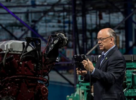 Jim Heppelmann demonstrating a solution related to Volvo Group’s truck engines.