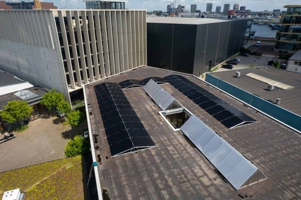DLE.energy in Amsterdam installed 112 solar panels on RABLE’s ballast-free mounting system. (Image: RABLE.)