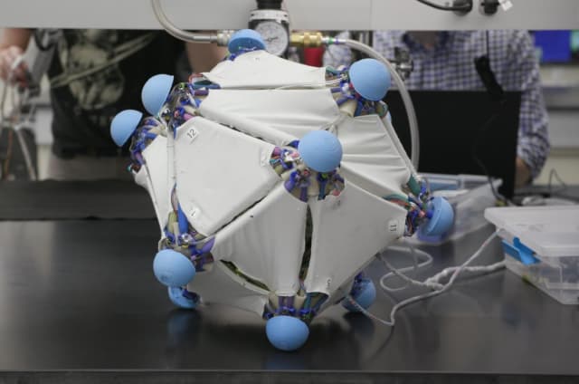 The robotic skins can be reconfigured for different tasks, such as this system capable of rolling around. (Image courtesy of Yale University.)