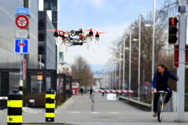 By imitating cars and bycicles, the drone automatically learned to respect the safety rules. (Image courtesy of UZH.)