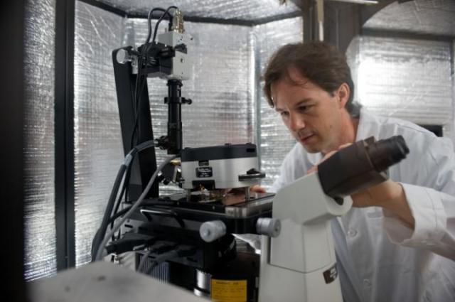 Todd Sulchek led the engineering effort to improve atomic force microscopy by adding electronic white noise to the cantilever that senses molecular interactions. (Image courtesy of Georgia Tech/Rob Felt.)