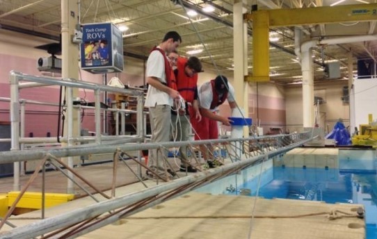 Students testing wireless sensor modules for the good of New Hampshire’s Oyster population. (Image courtesy of IEEE.)