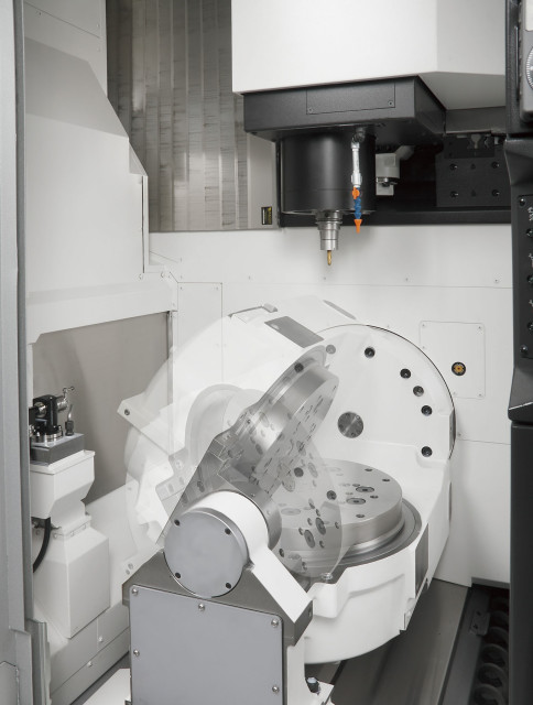 5-Axis Machining Center for Milling Diverse Materials