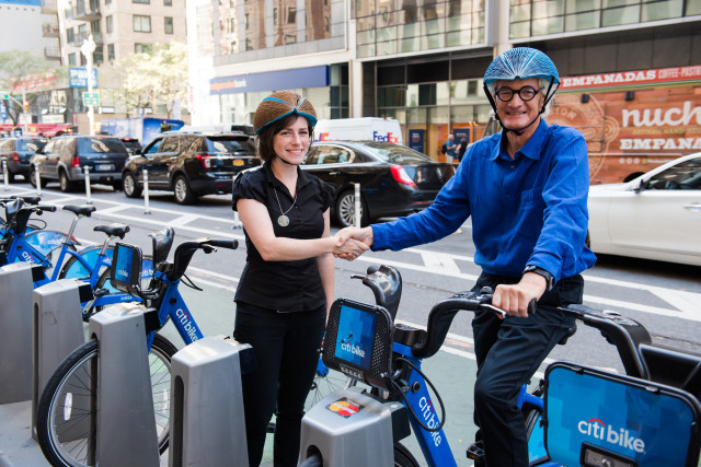 Isis Shiffer, winner of the 2016 James Dyson Award, with James Dyson.(Image courtesy of the Dyson Foundation.)