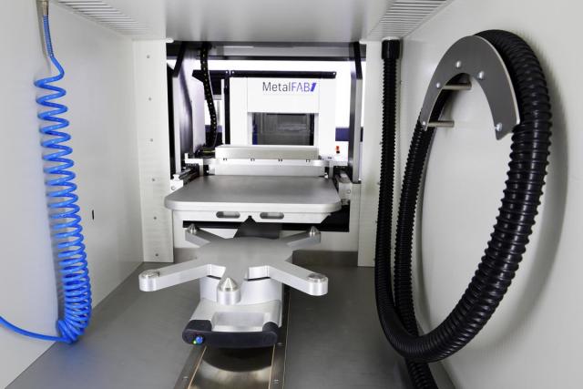 Automated build plate, product and powder handling allow for increased efficiency. (Image courtesy of Additive Industries.)