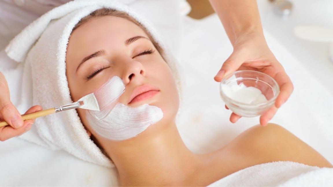 Let It GLOW Hydrating Facial image