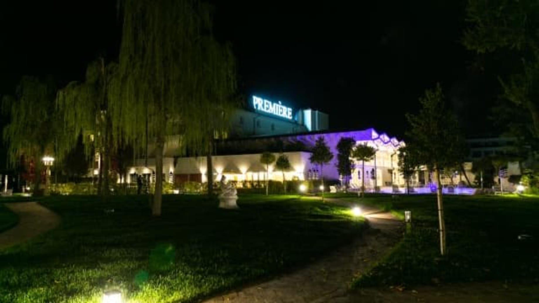 SPA BY NIGHTimmagine