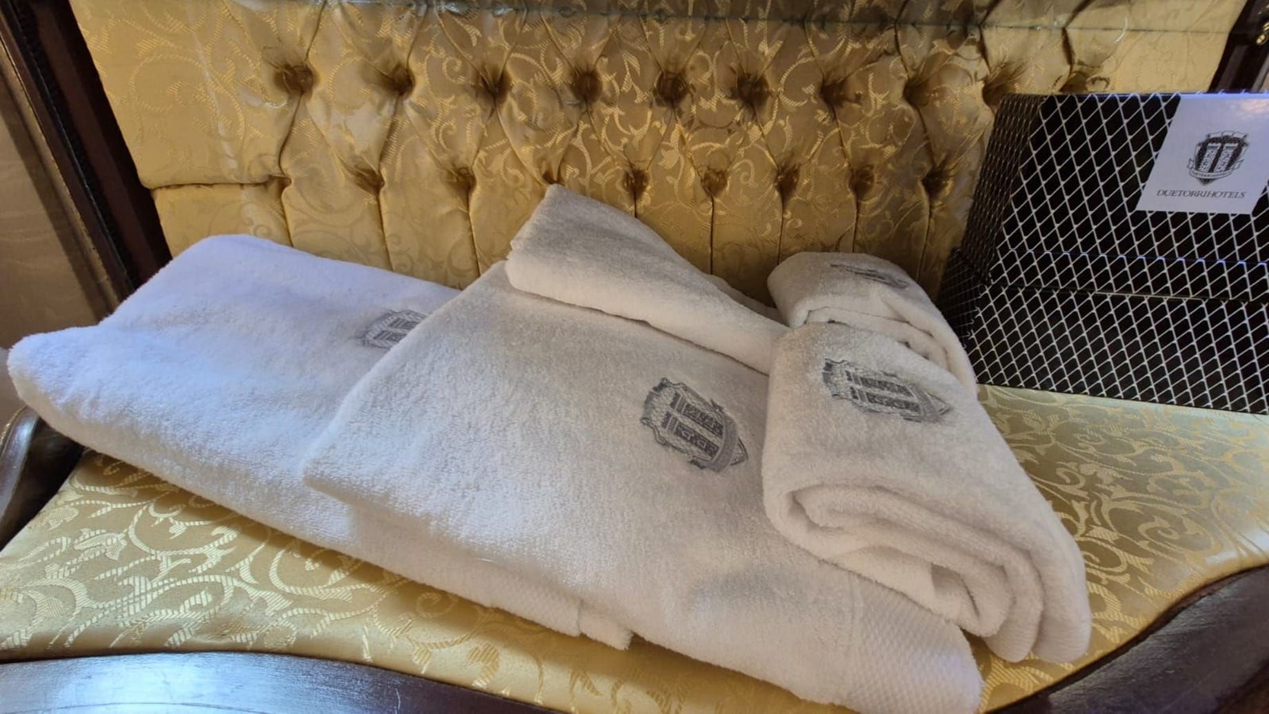 Restroom towel setimage