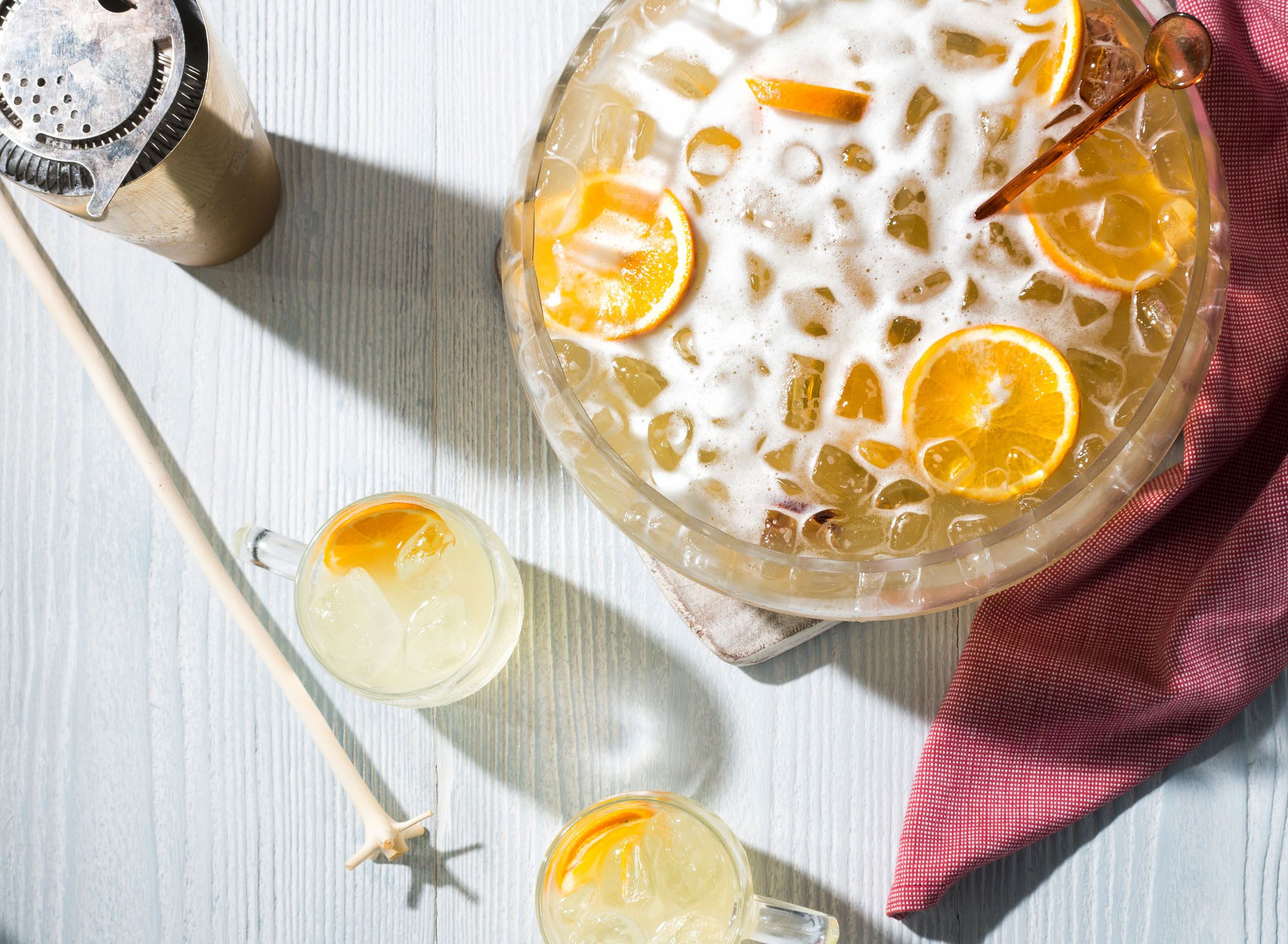 Lemon Fizz Gin punch recipe, the perfect gin cocktail to make for a party Lemon Fizz Gin punch recipe, the perfect gin cocktail to make for a party