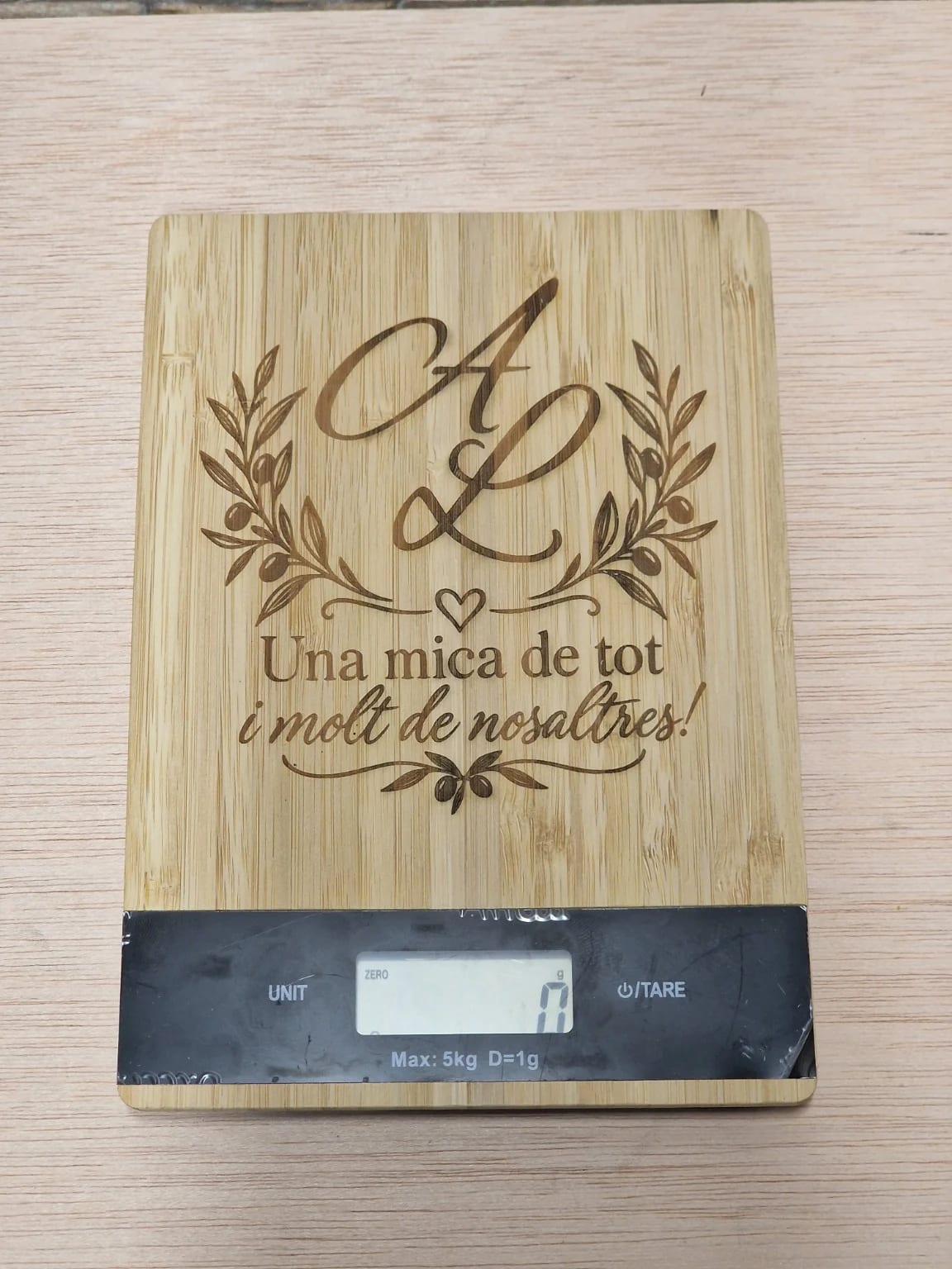 Bàscula de cuina personalitzada per a boda · MariArT Natural