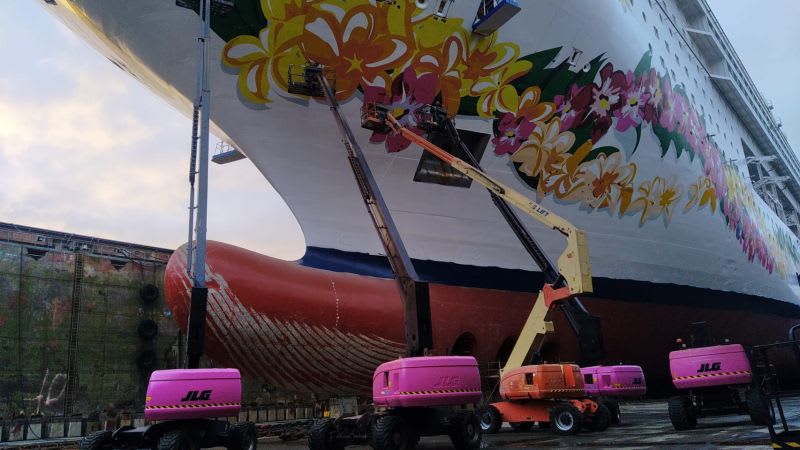 Peinture de bateau avec nacelle JLG Industries de 26m à 48m