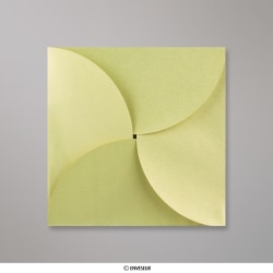 Sobre verde limón con cuatro solapas 145x145 mm