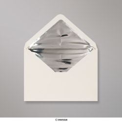 Elfenbeinfarbener Briefumschlag mit Silbernem Folien-Innenfutter 162x229 mm (C5)