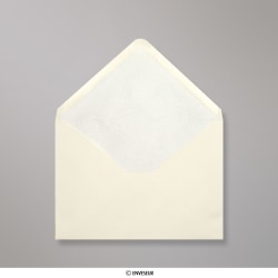 Elfenbenskonvolut foret med flot hvidt papir 162x229 mm (C5)