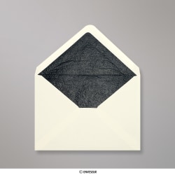 Norsunluunvalkoinen hienolla mustalla paperilla vuorattu kirjekuori 114x162 mm (C6)