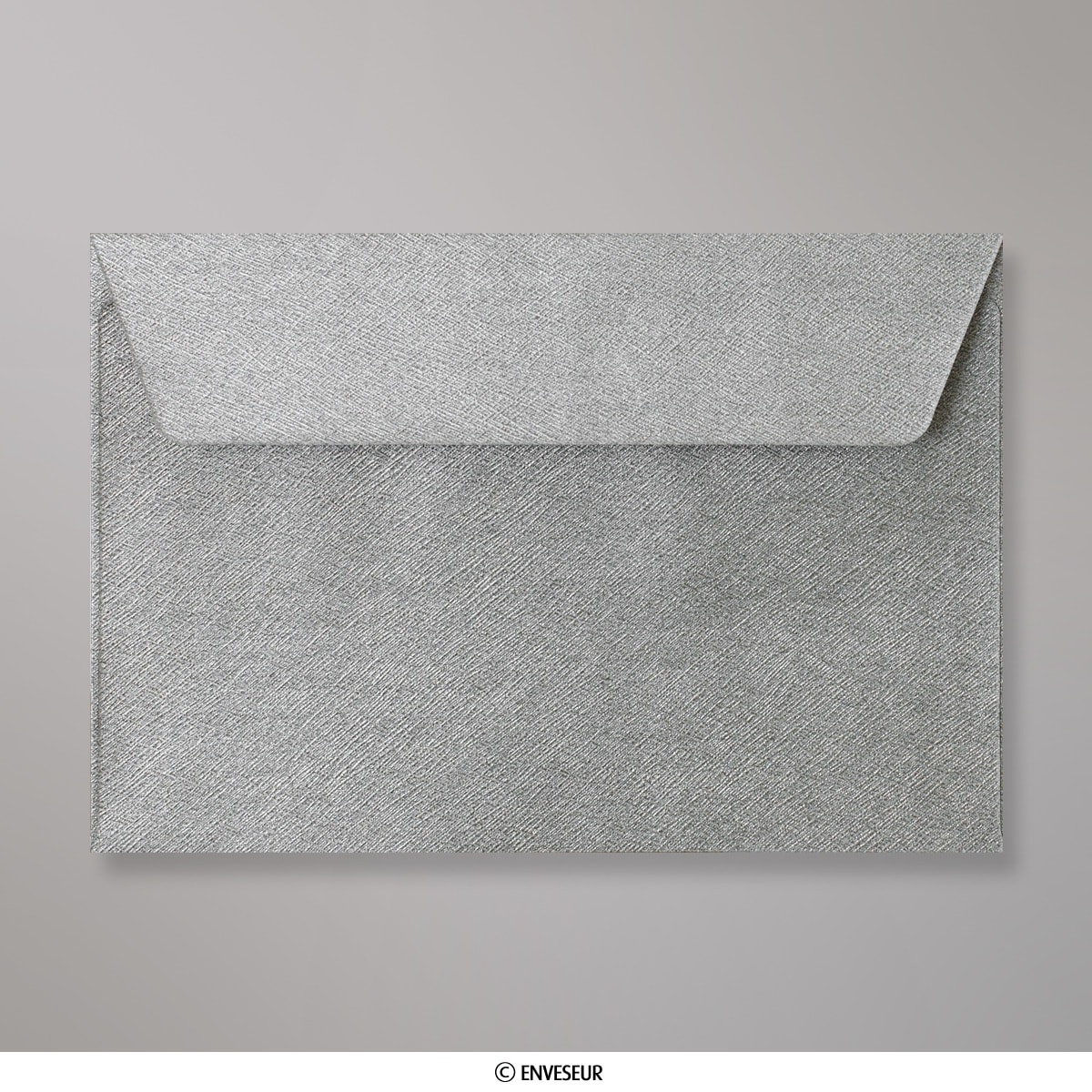 grande enveloppe artisanale avec une feuille blanche de papier texturé qui  sort de l'isolat de photo horizontal intérieur. maquette d'enveloppe avec  feuille vierge 16657607 PNG