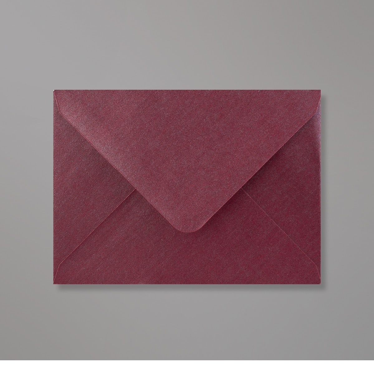 Enveloppe perlée aubergine 82x113 mm (C7)