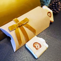 Pillow boxes