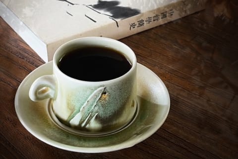 寬底草木灰釉咖啡杯，林永勝千秋陶坊之2023限量新作