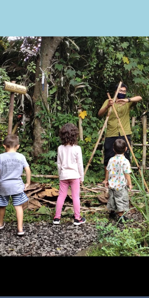 Full immersion in nature, blurred lines between indoor and outdoor spaces, full experience of place in natural world’s rich biodiversity