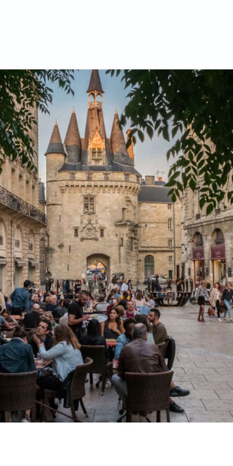 Experience Bordeaux’s wine, produce and entertainment along the banks of the Garonne Experience Bordeaux’s wine, produce and entertainment along the banks of the Garonne
