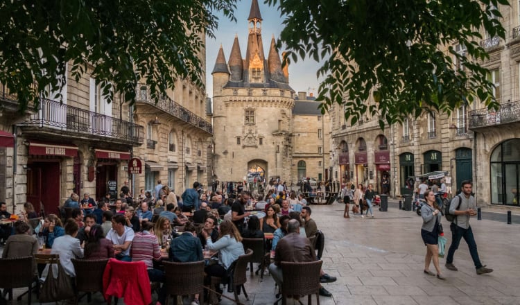 Experience Bordeaux’s wine, produce and entertainment along the banks of the Garonne