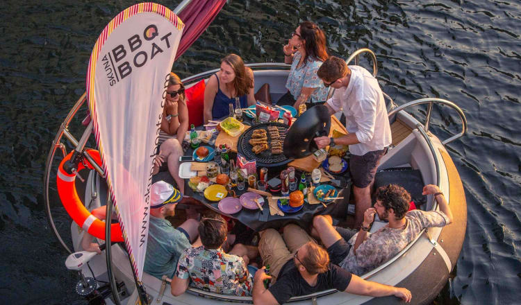 Sailing fun for all on your own Skuna BBQ Boat Sailing fun for all on your own Skuna BBQ Boat