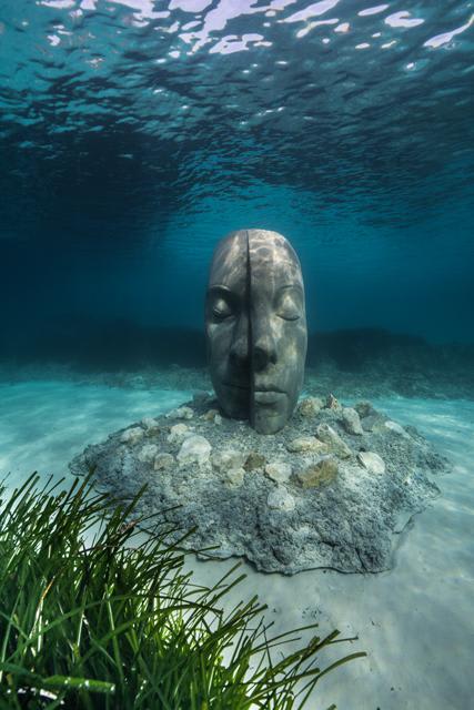 Gallery of sculptures under the Mediterranean Sea, depicting citizens of its sea banks, decrying ongoing human destruction of its ecosystem(圖2)