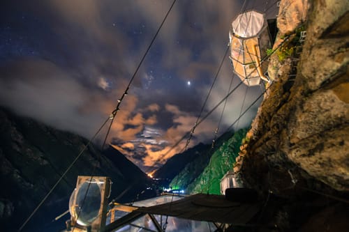 Like eagle’s perspective sleeping in condor’s nest, luxury capsule hanging from top of mountain in Sacred Valley of Peru(圖10)