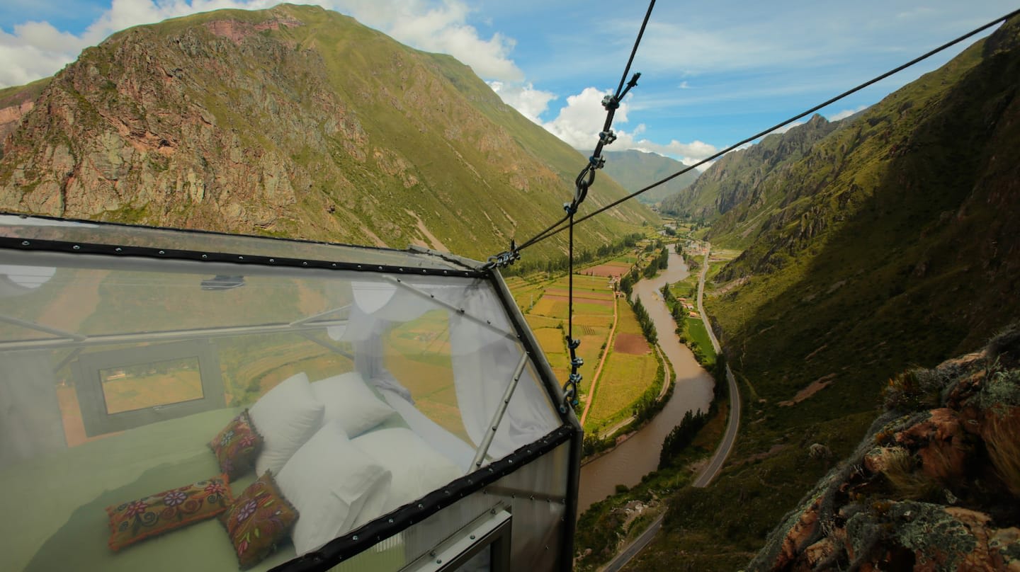 Like eagle’s perspective sleeping in condor’s nest, luxury capsule hanging from top of mountain in Sacred Valley of Peru(圖11)